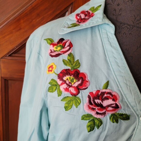New York & Co Womens Embroidered Floral Button-Up Shirt S Light Blue 100% Cotton - Picture 6 of 8